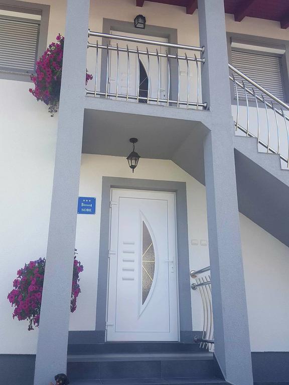 Guesthouse Samolov Vrhovine Exterior photo