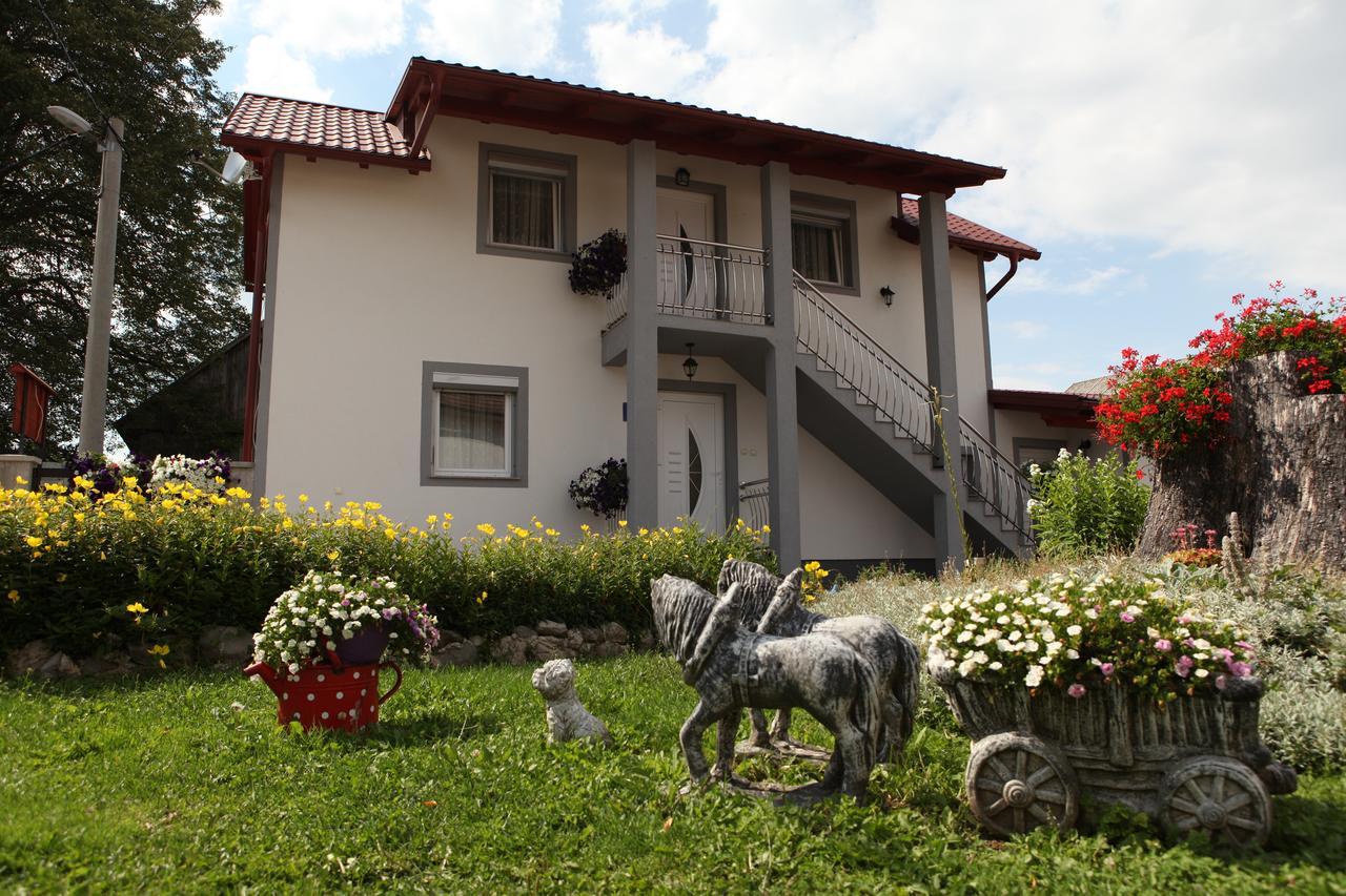 Guesthouse Samolov Vrhovine Exterior photo