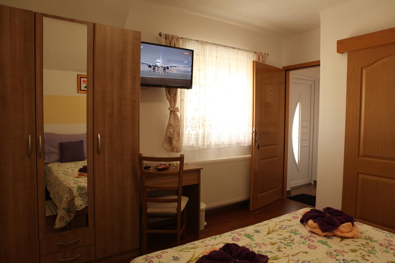 Guesthouse Samolov Vrhovine Exterior photo